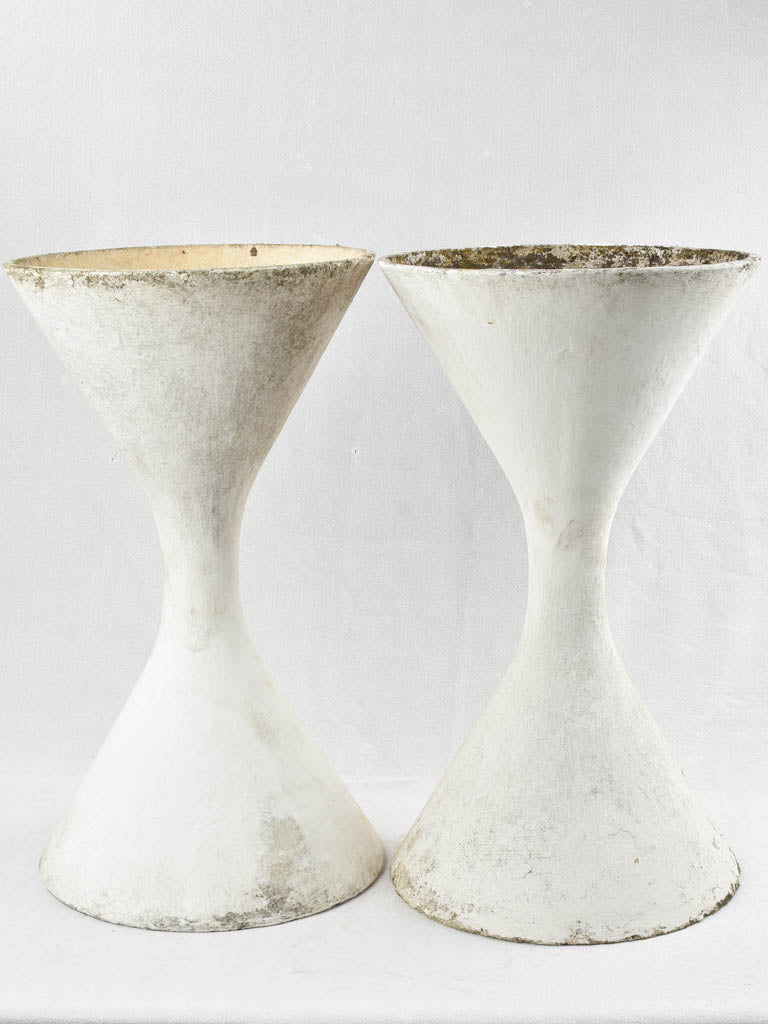 Pair of Willy Guhl diabolo garden planters 25¼"