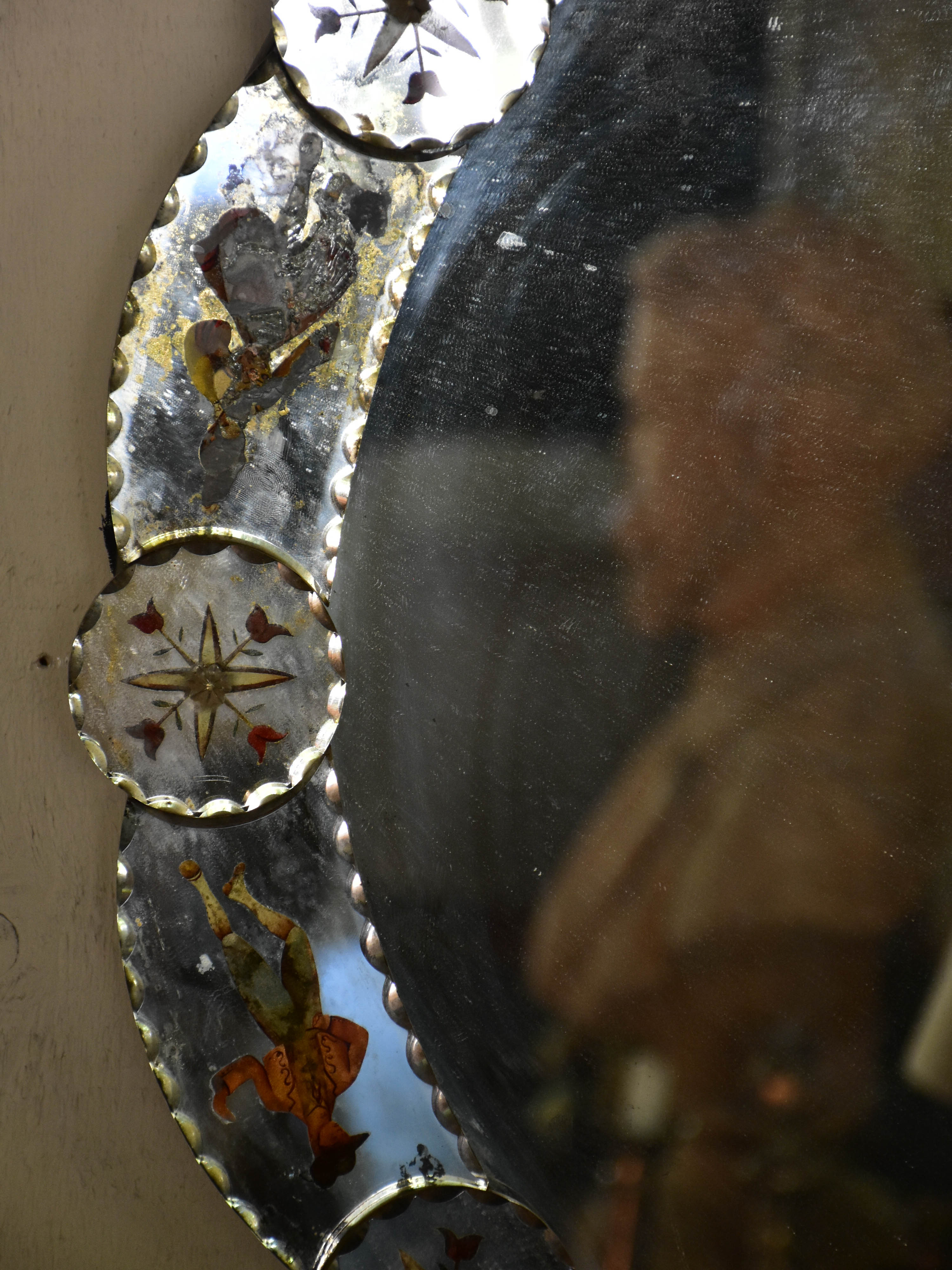 Round art pauvre venetian mirror