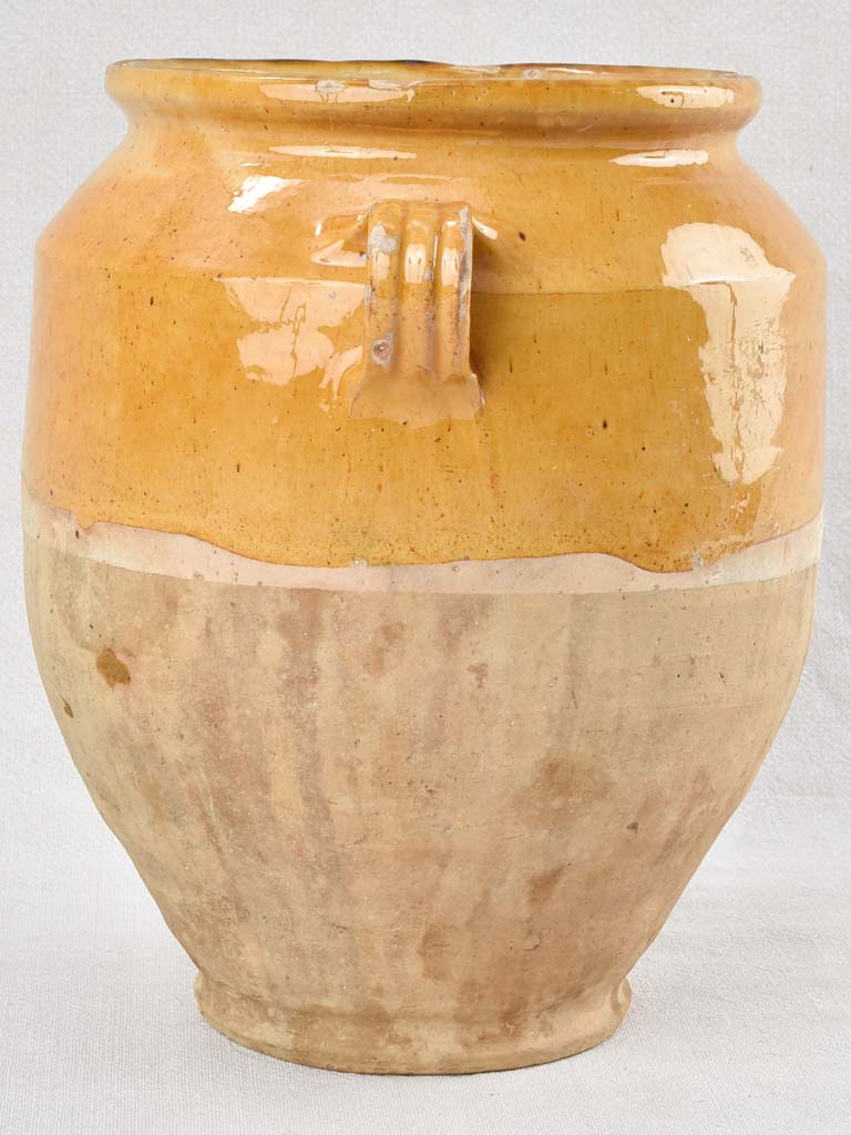Classic yellow ochre nineteenth-century crockery