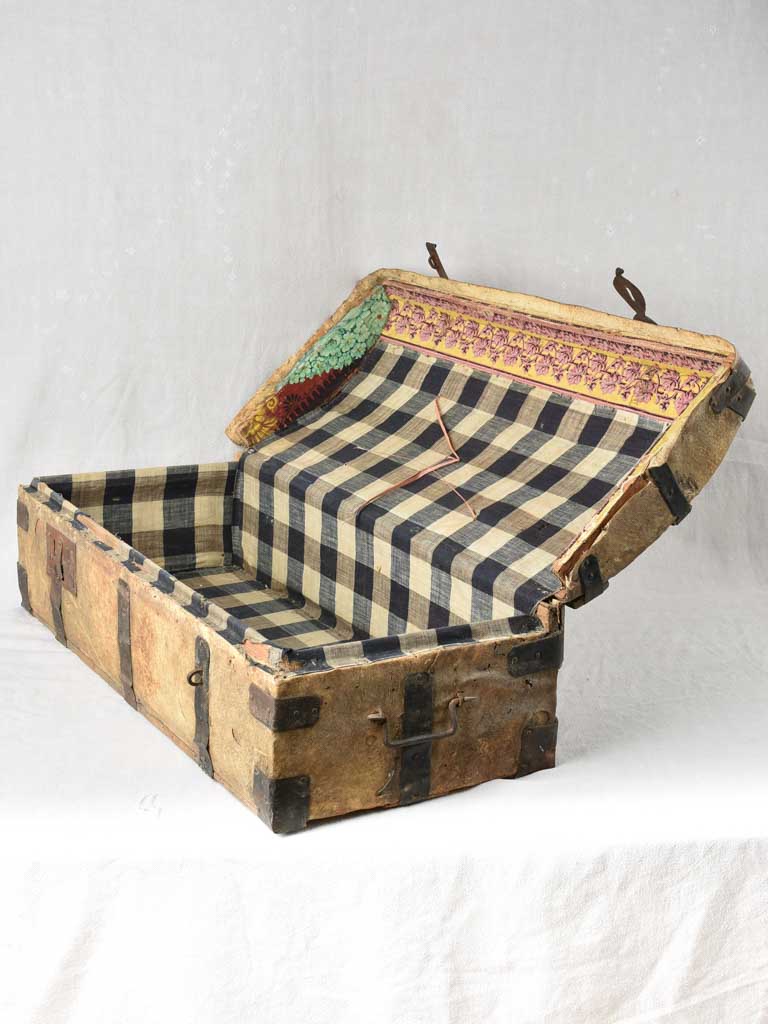Rustic velum storage trunk - 18th century 33¾"