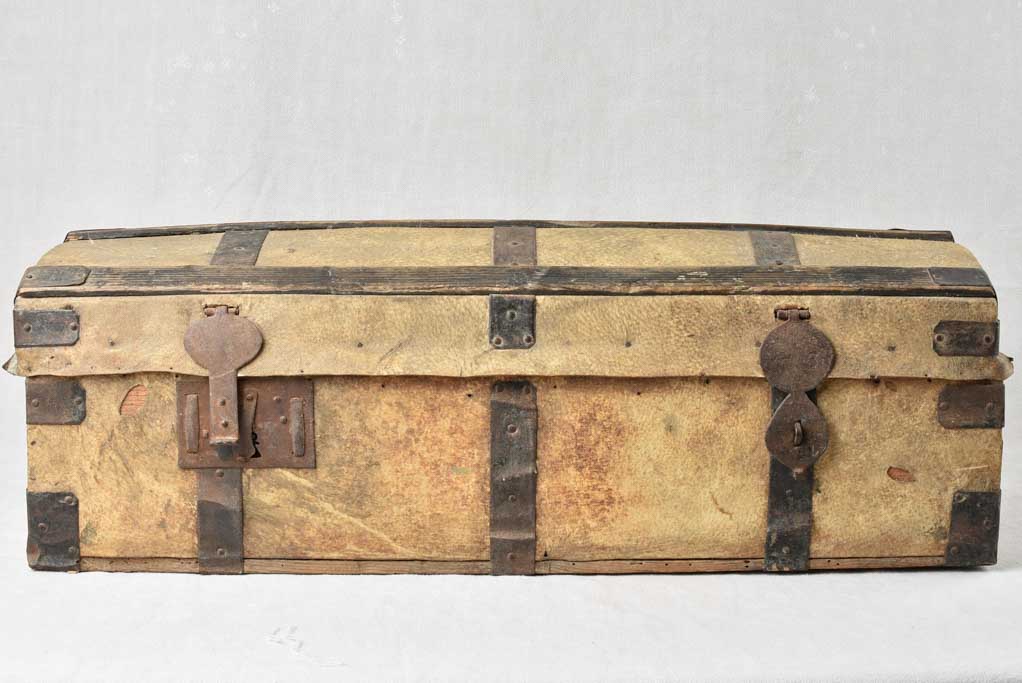 Rustic velum storage trunk - 18th century 33¾"