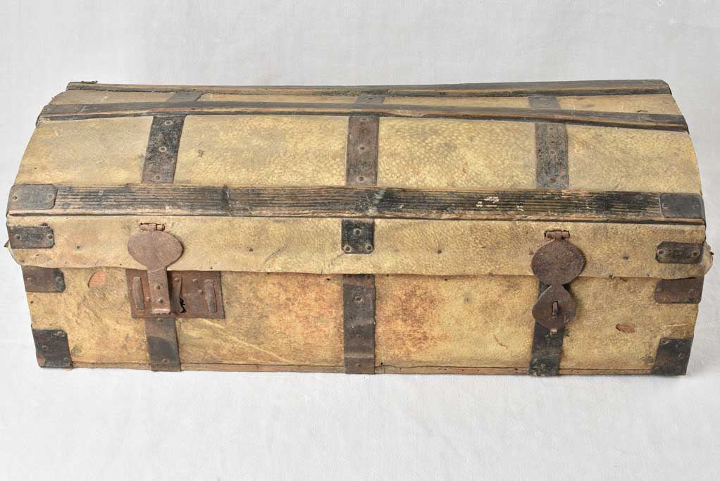 Rustic velum storage trunk - 18th century 33¾"