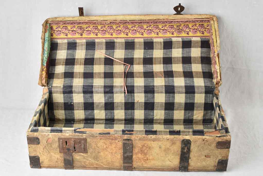 Rustic velum storage trunk - 18th century 33¾"