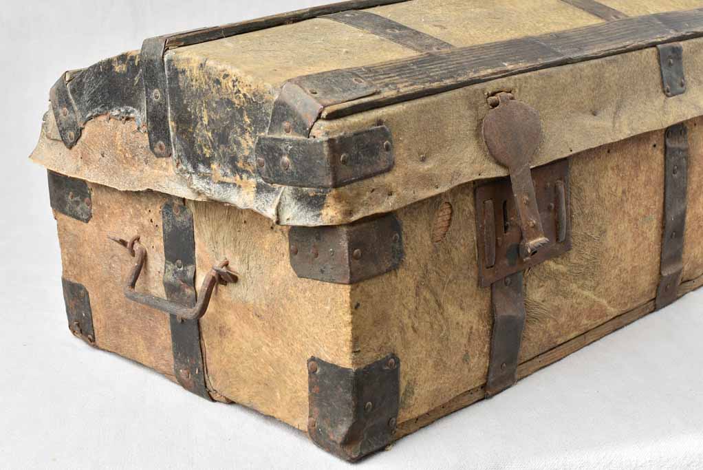 Rustic velum storage trunk - 18th century 33¾"