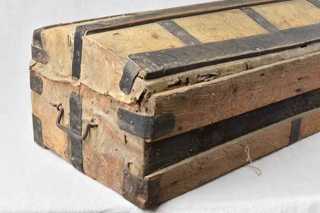 Rustic velum storage trunk - 18th century 33¾"