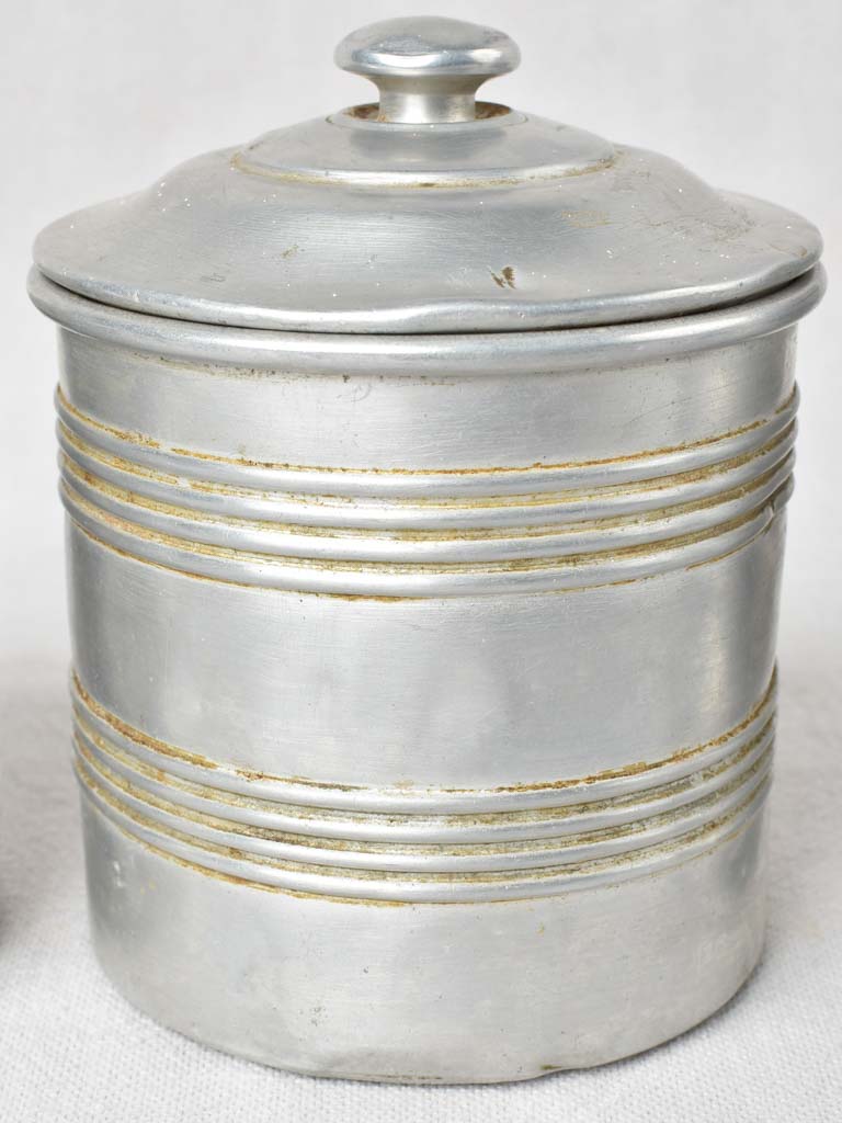 Set of 5 vintage kitchen canisters 6¾"