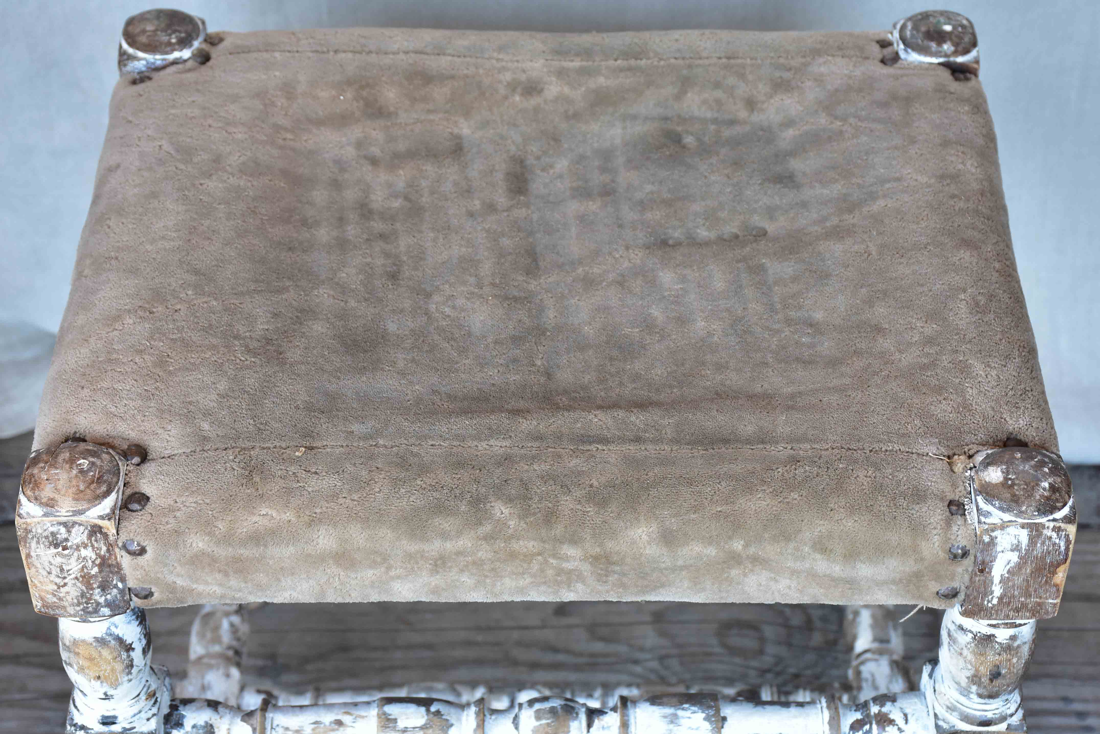 Vintage Italian foot stool with turned legs