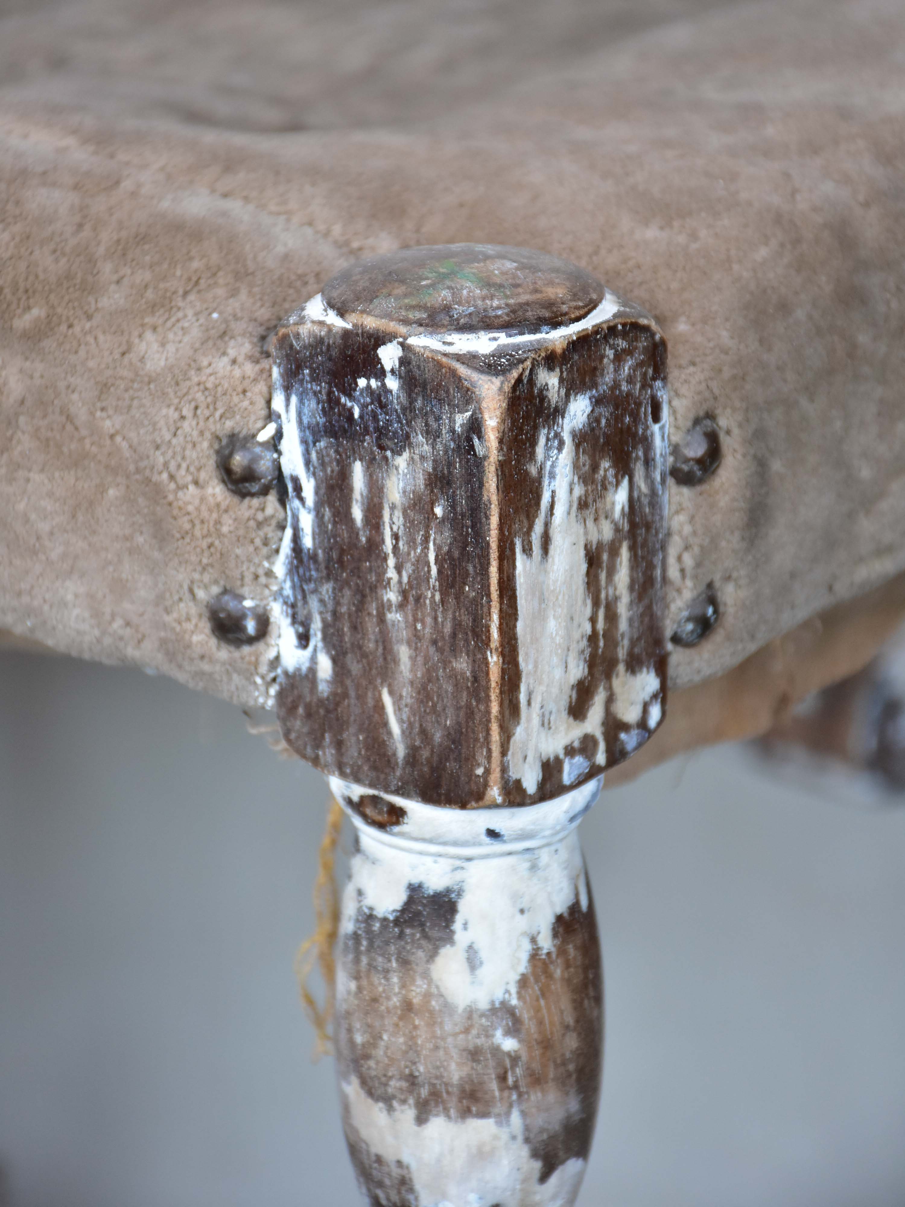 Vintage Italian foot stool with turned legs