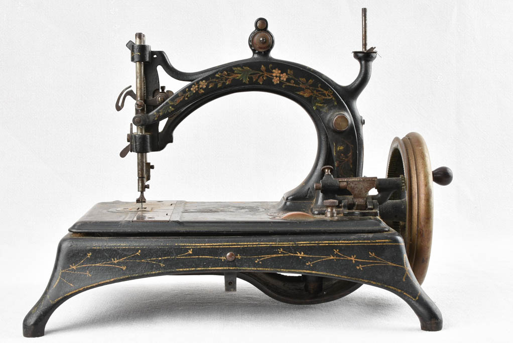 19th century Sewing Machine (Hurtu)