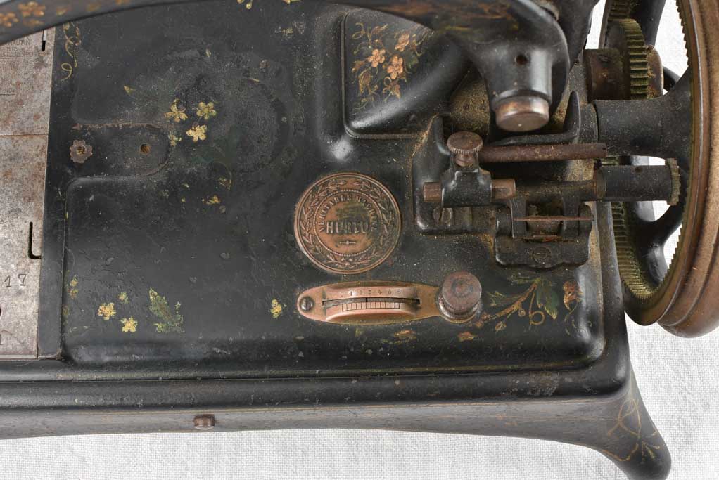 19th century Sewing Machine (Hurtu)