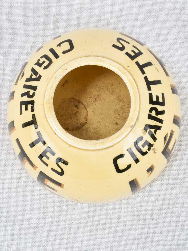 Cigarettes L'elite round porcelain ashtray