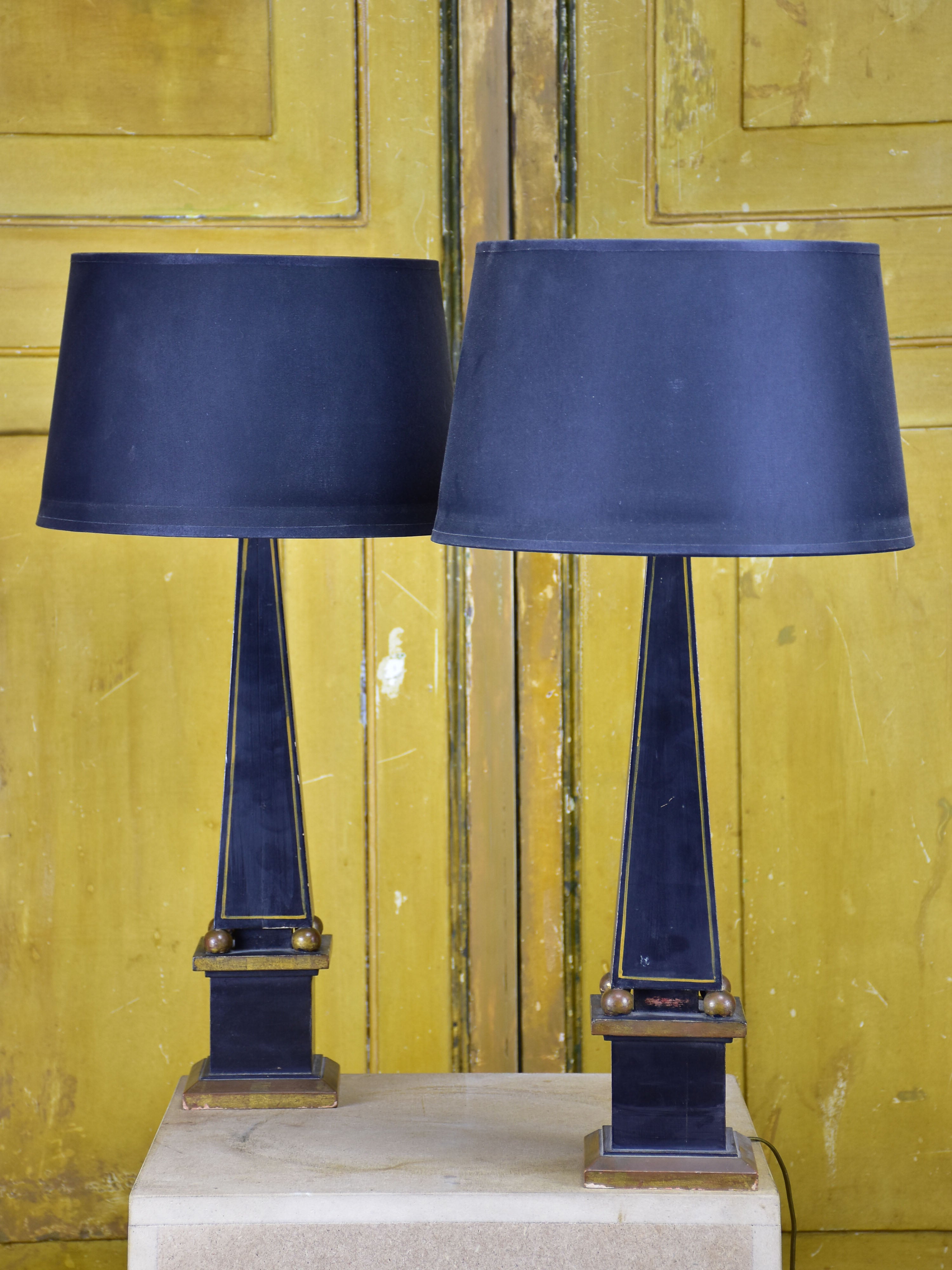 Pair of table lamps with obelisk bases