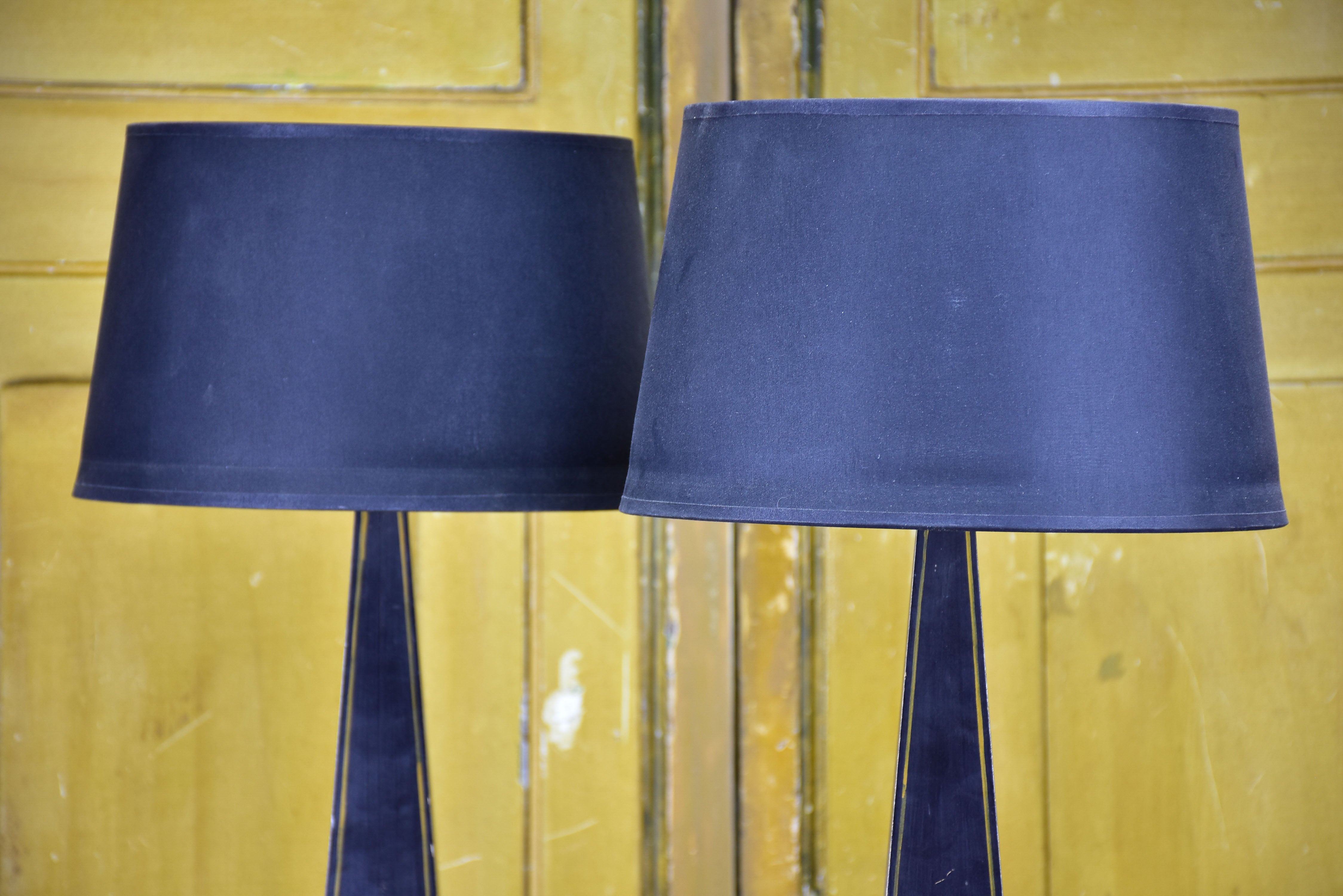 Pair of table lamps with obelisk bases