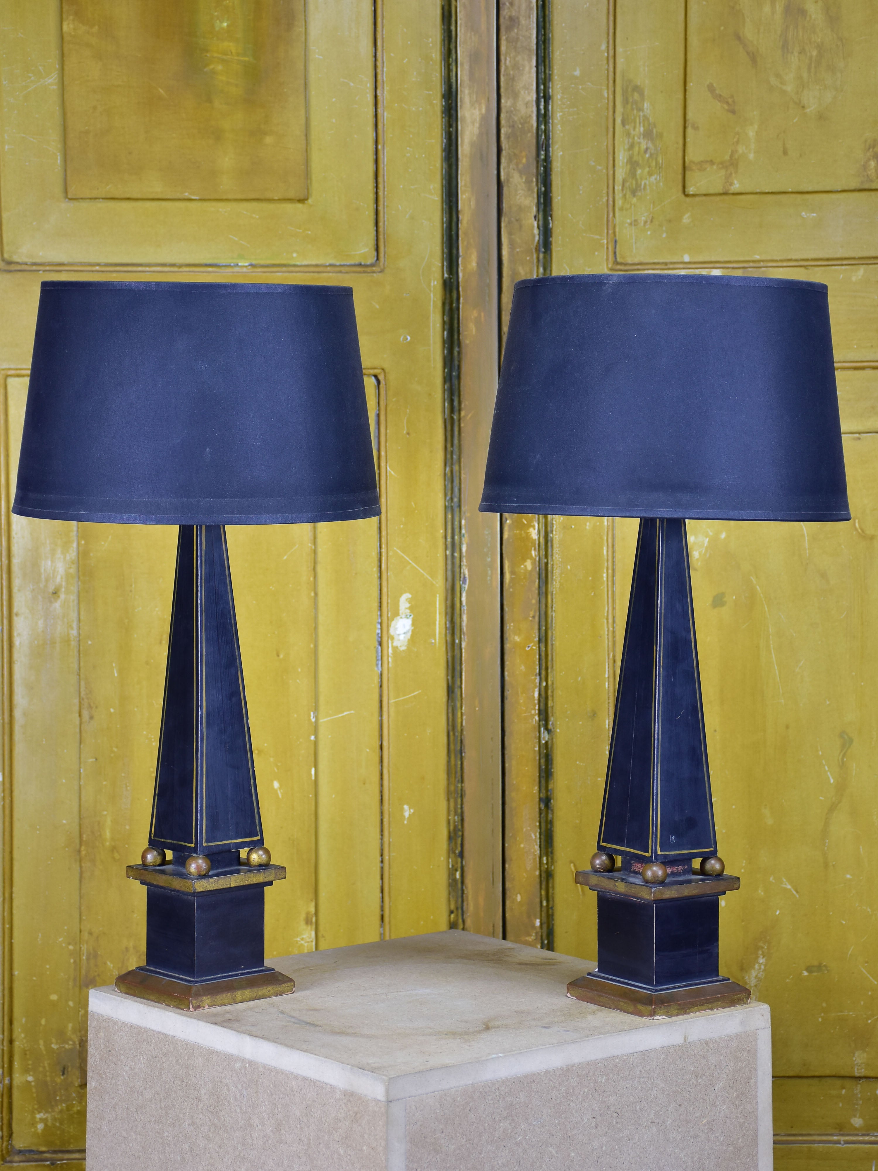Pair of table lamps with obelisk bases