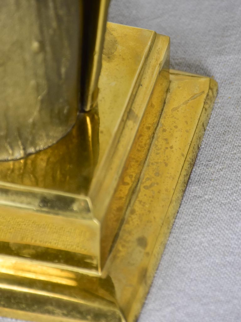 Superb bronze table lamp with gold foliage