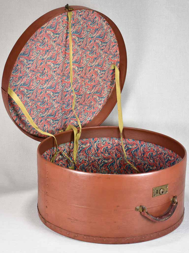 Early 20th-century French hat box 20"