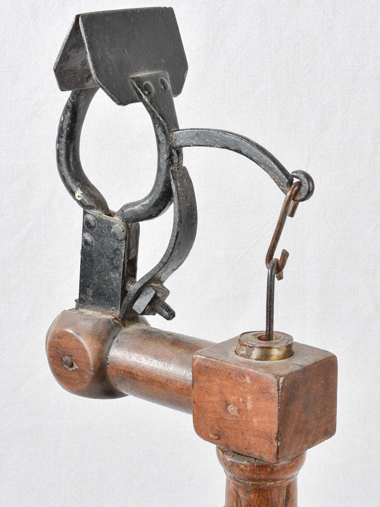 Classic design glove-making stand