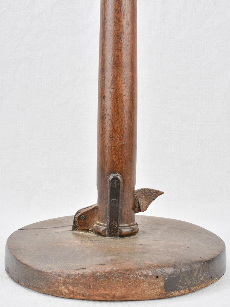 Timeless seam guide glove stand