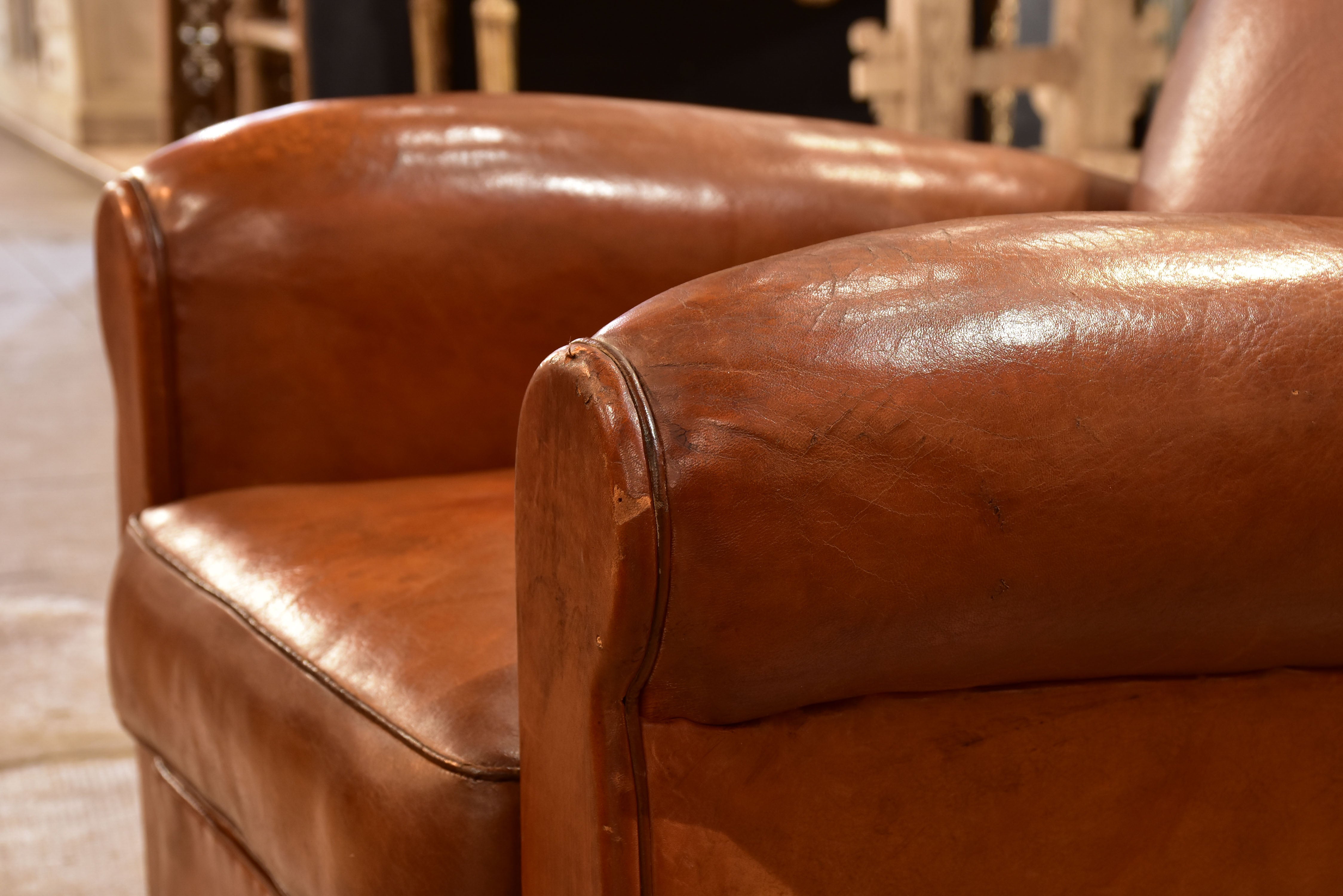 Small chapeau gendarme vintage club chair
