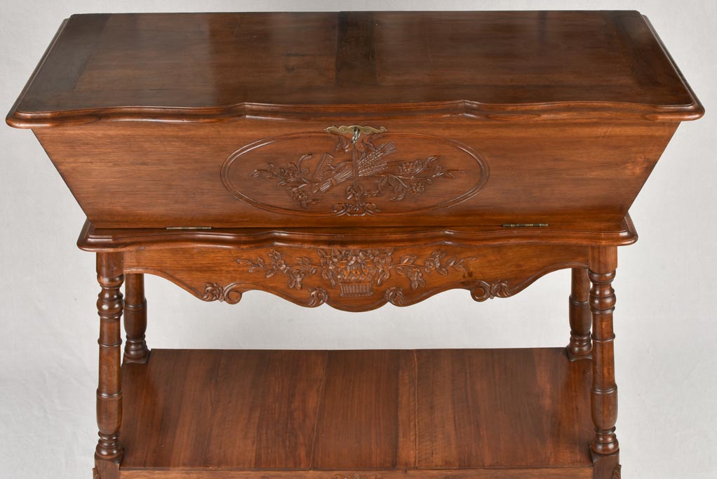 Louis XV style flour 'petrin' table 46¾"