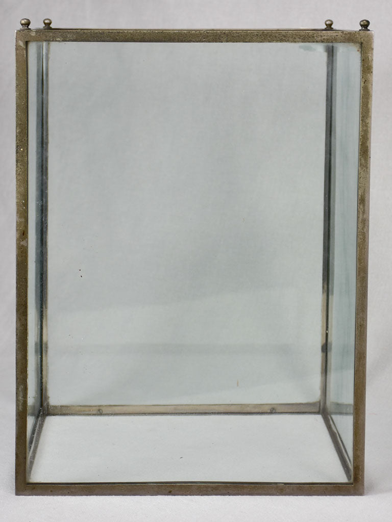 Elegant corner ball decorations display