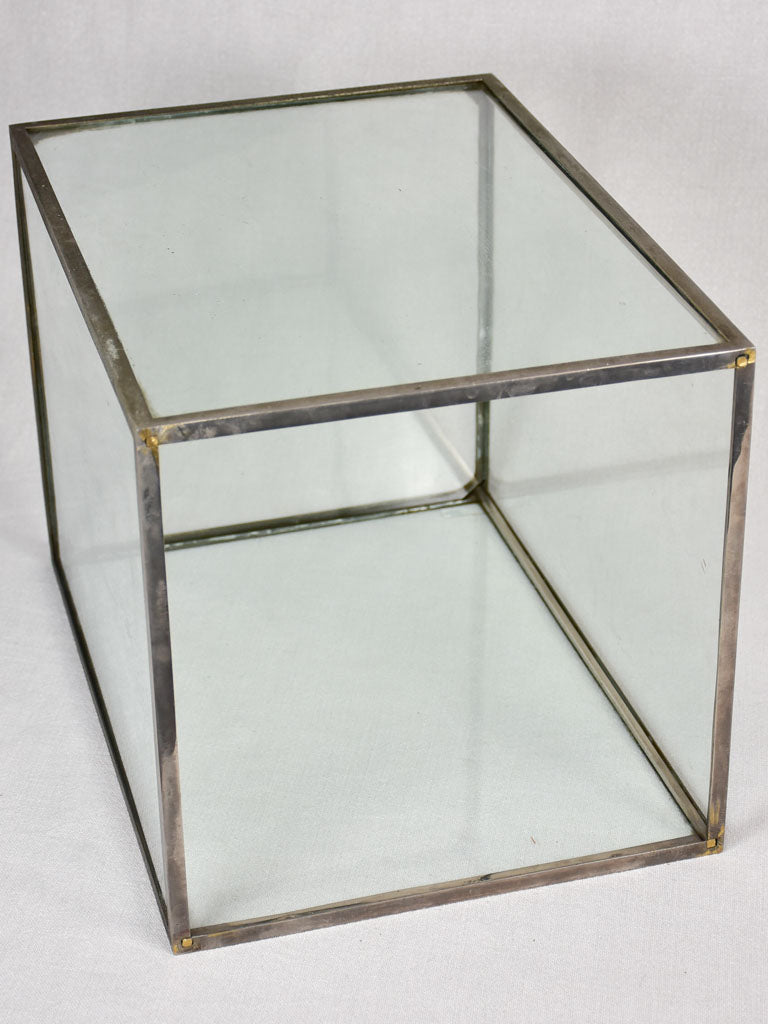 Timeless epoch style presentation display