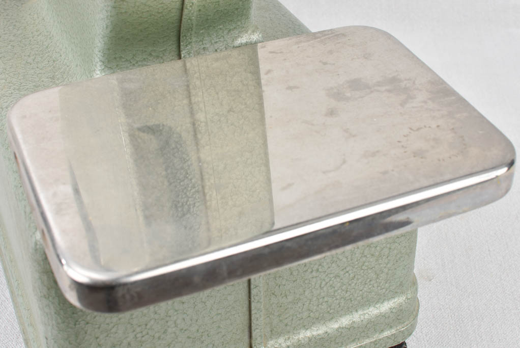 Uncalibrated Testut scales, rich history