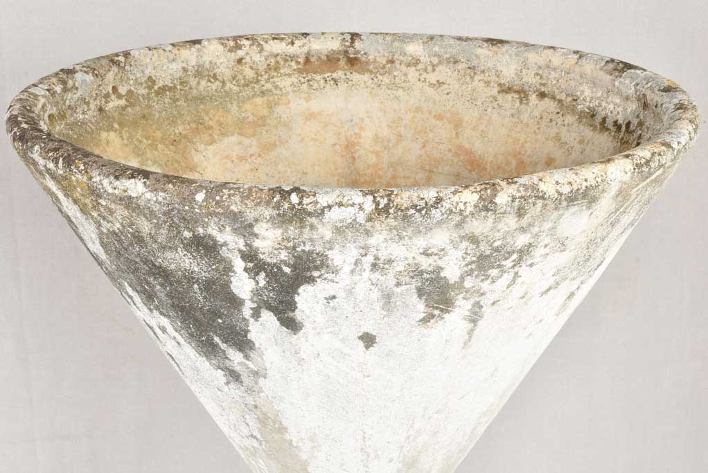 Pair of large Willy Guhl diabolo planters 38¼"