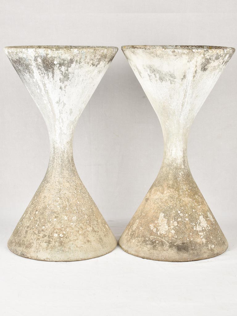Pair of large Willy Guhl diabolo planters 38¼"