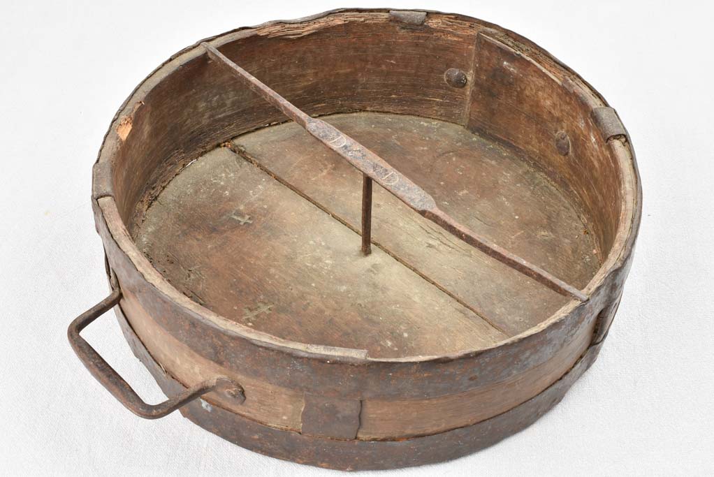 Rustic wooden grain measure - 19th century 19¾"