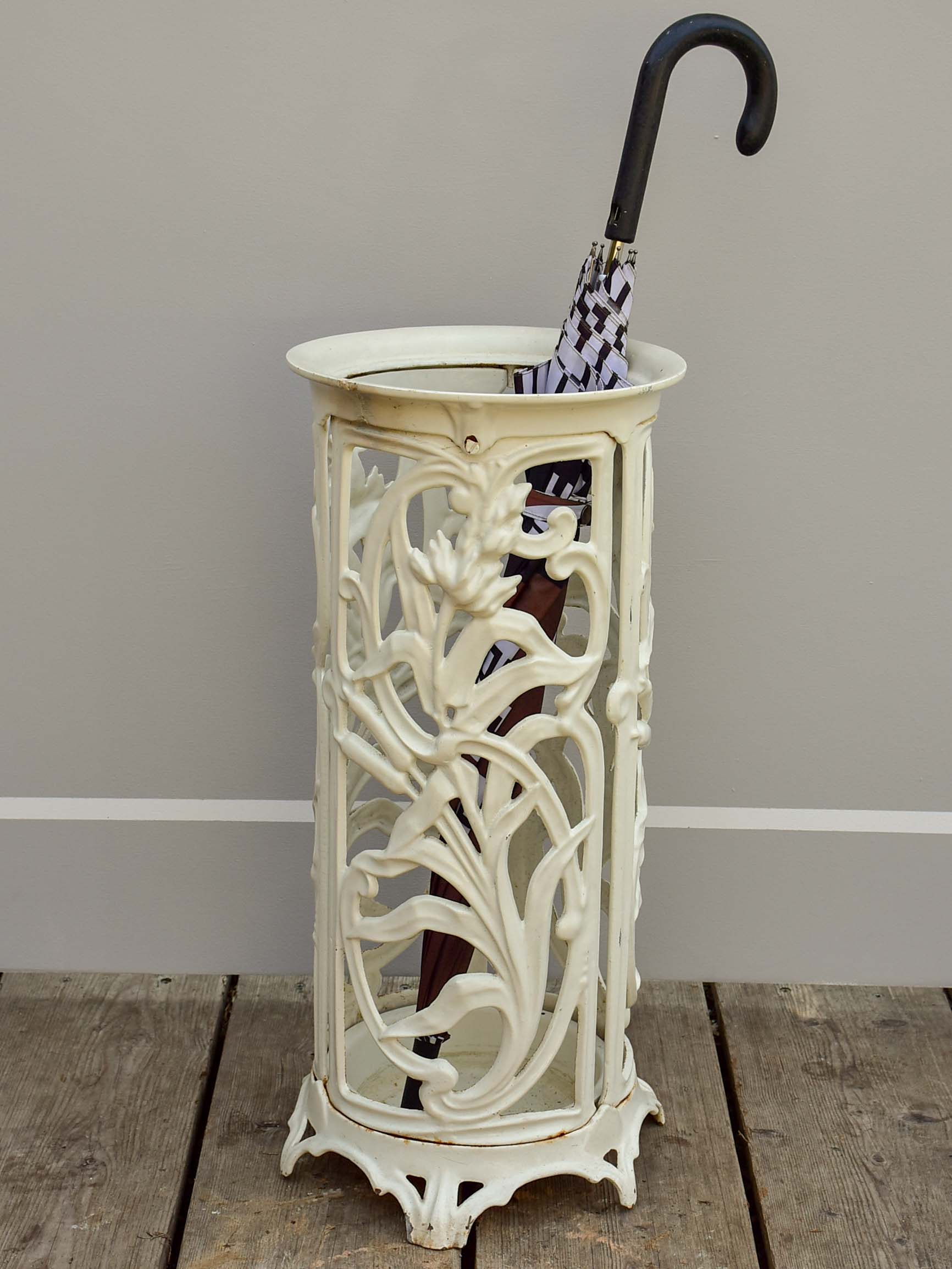Art Nouveau umbrella stand