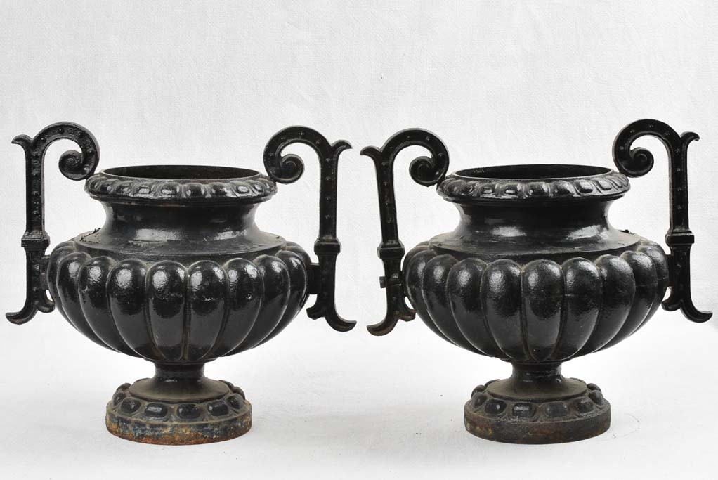Pair of Chambord Medici urns - black 15"