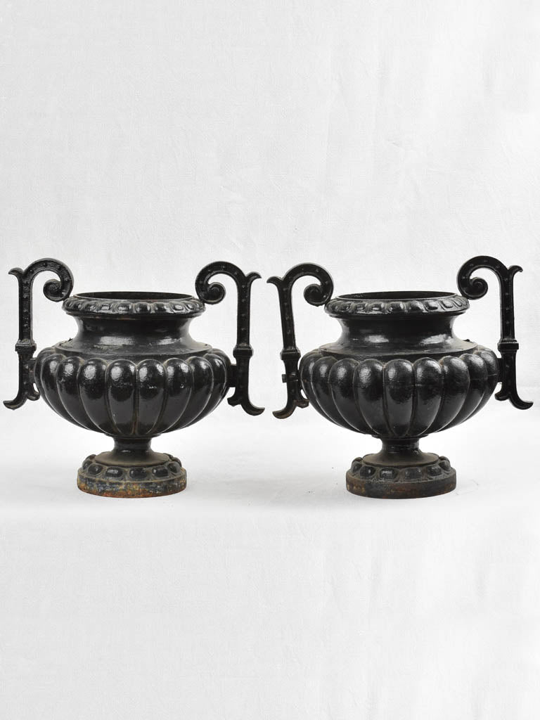 Pair of Chambord Medici urns - black 15"