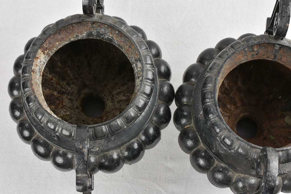 Pair of Chambord Medici urns - black 15"
