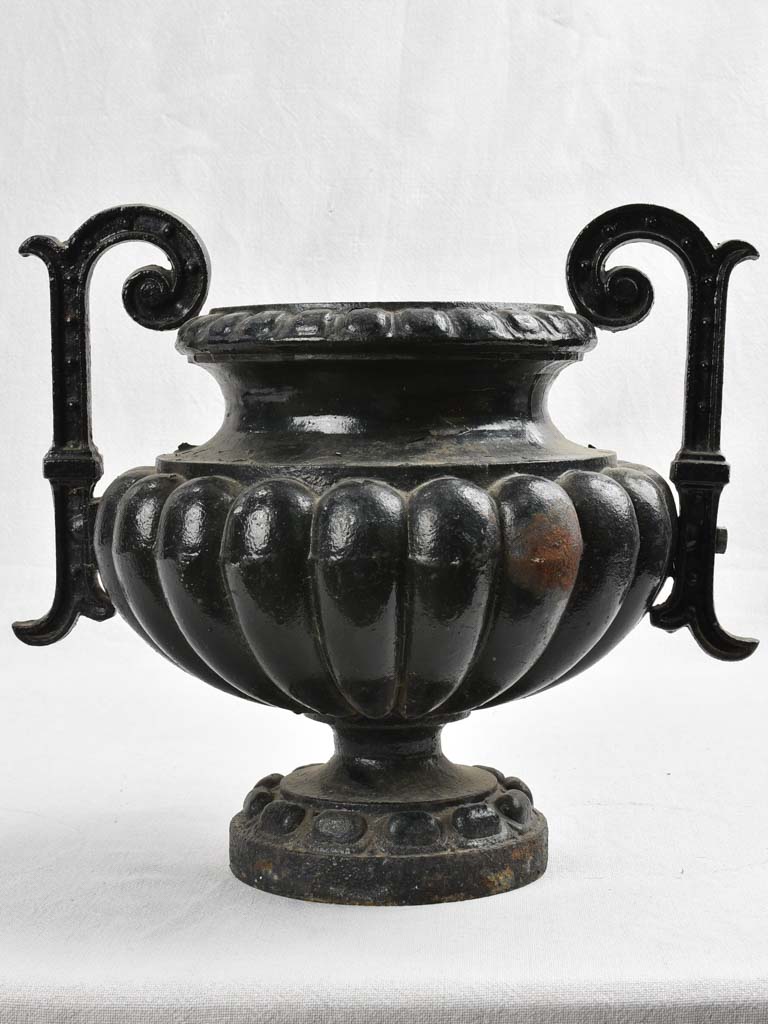Pair of Chambord Medici urns - black 15"