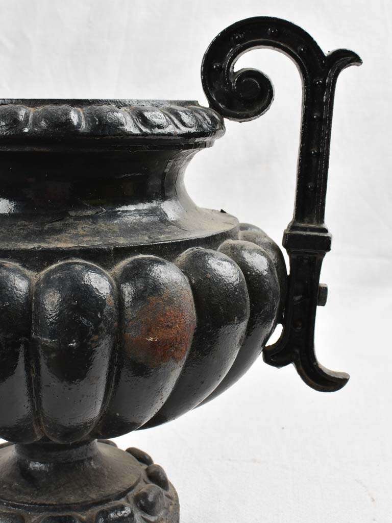 Pair of Chambord Medici urns - black 15"