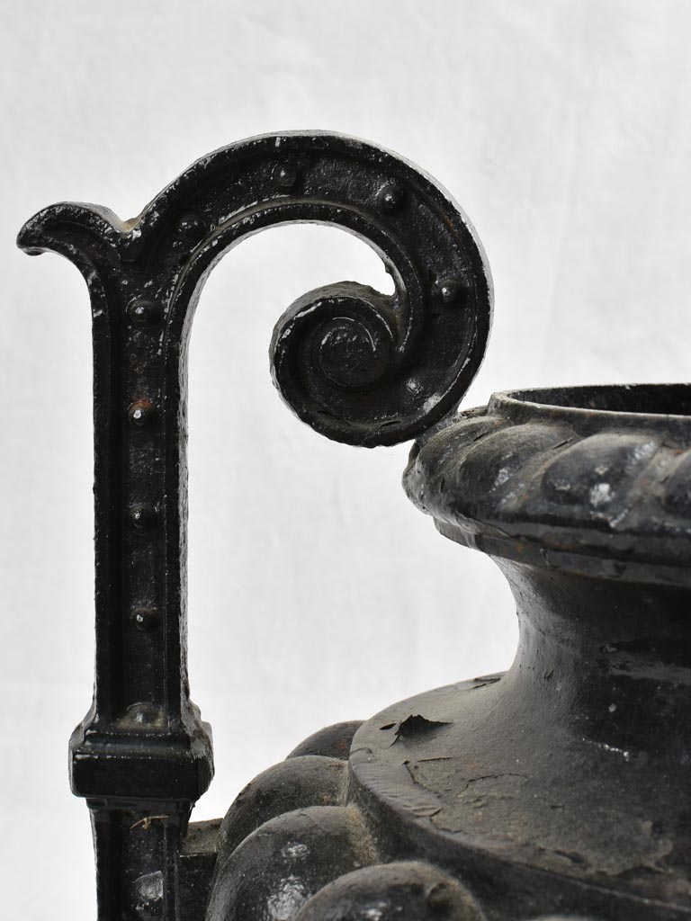 Pair of Chambord Medici urns - black 15"
