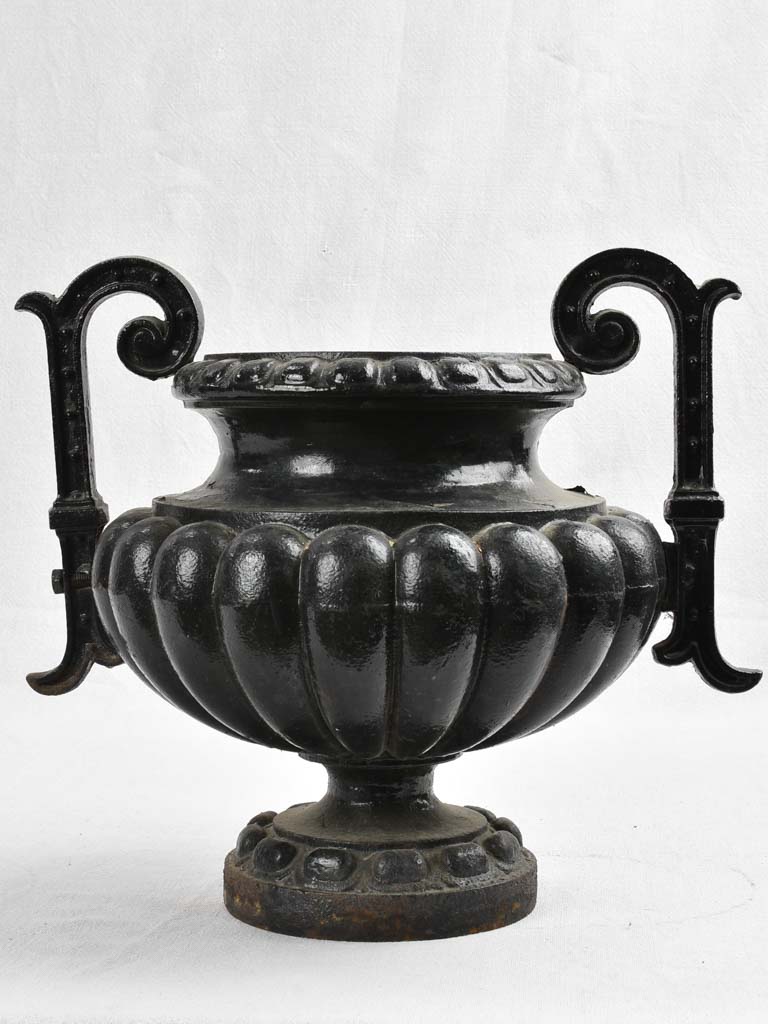 Pair of Chambord Medici urns - black 15"