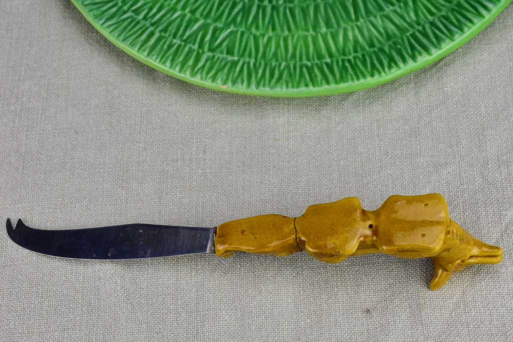 The Fox and the Crow (Le Corbeau et le Renard) cheese platter and knife 11½"