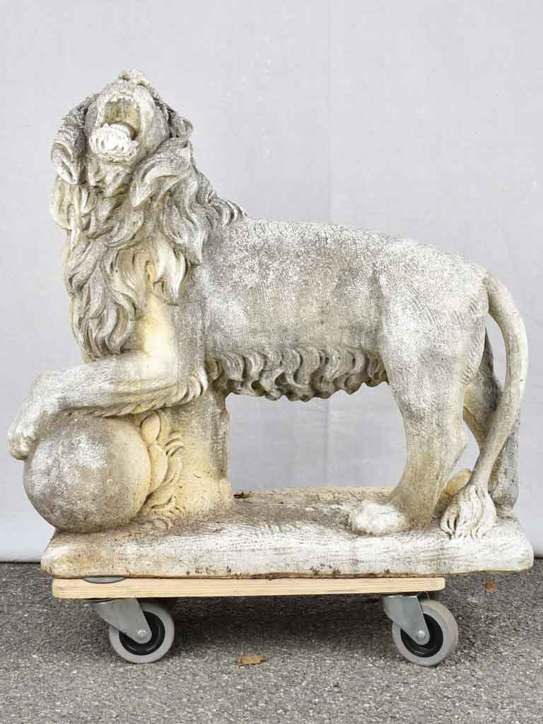 Spectacular pair of lion sculptures - 1940s - Medici Lions 30"