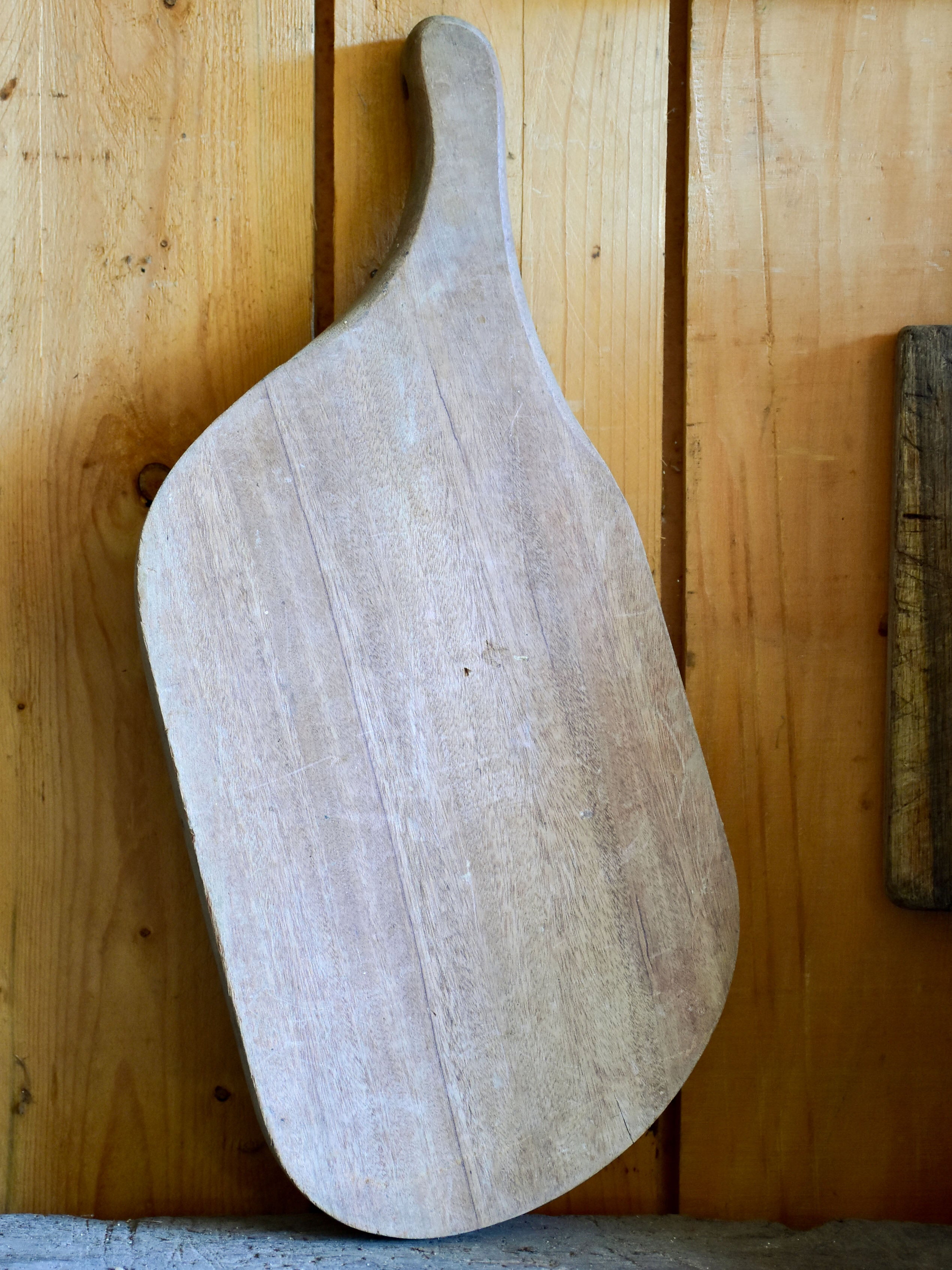 Rustic cutting board - ham shaped