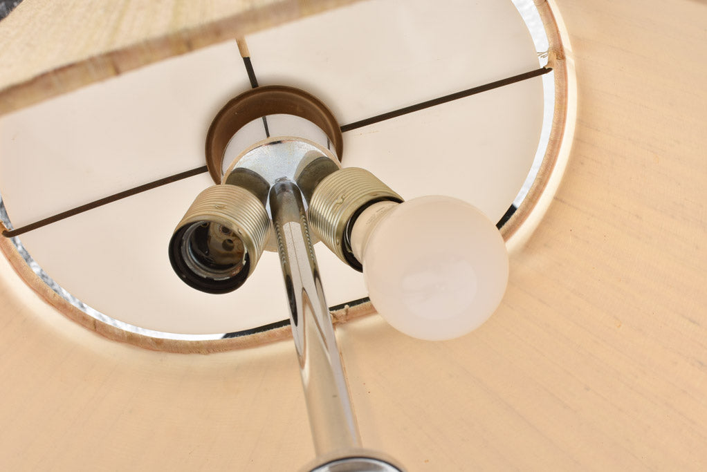 Tactile toggle switch table lamp