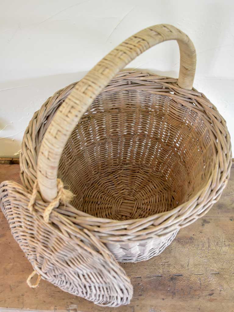 Vintage French wicker basket with lid