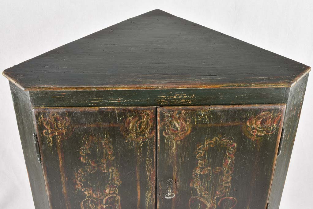 Corner cabinet, 18th-century, 35½"