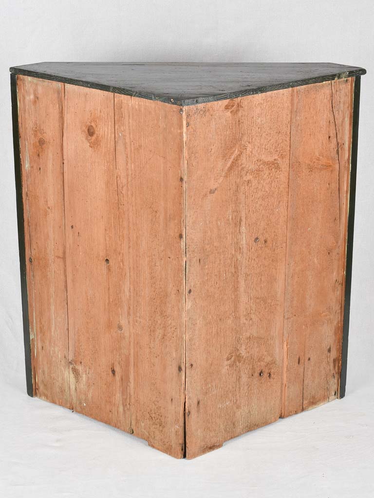 Corner cabinet, 18th-century, 35½"
