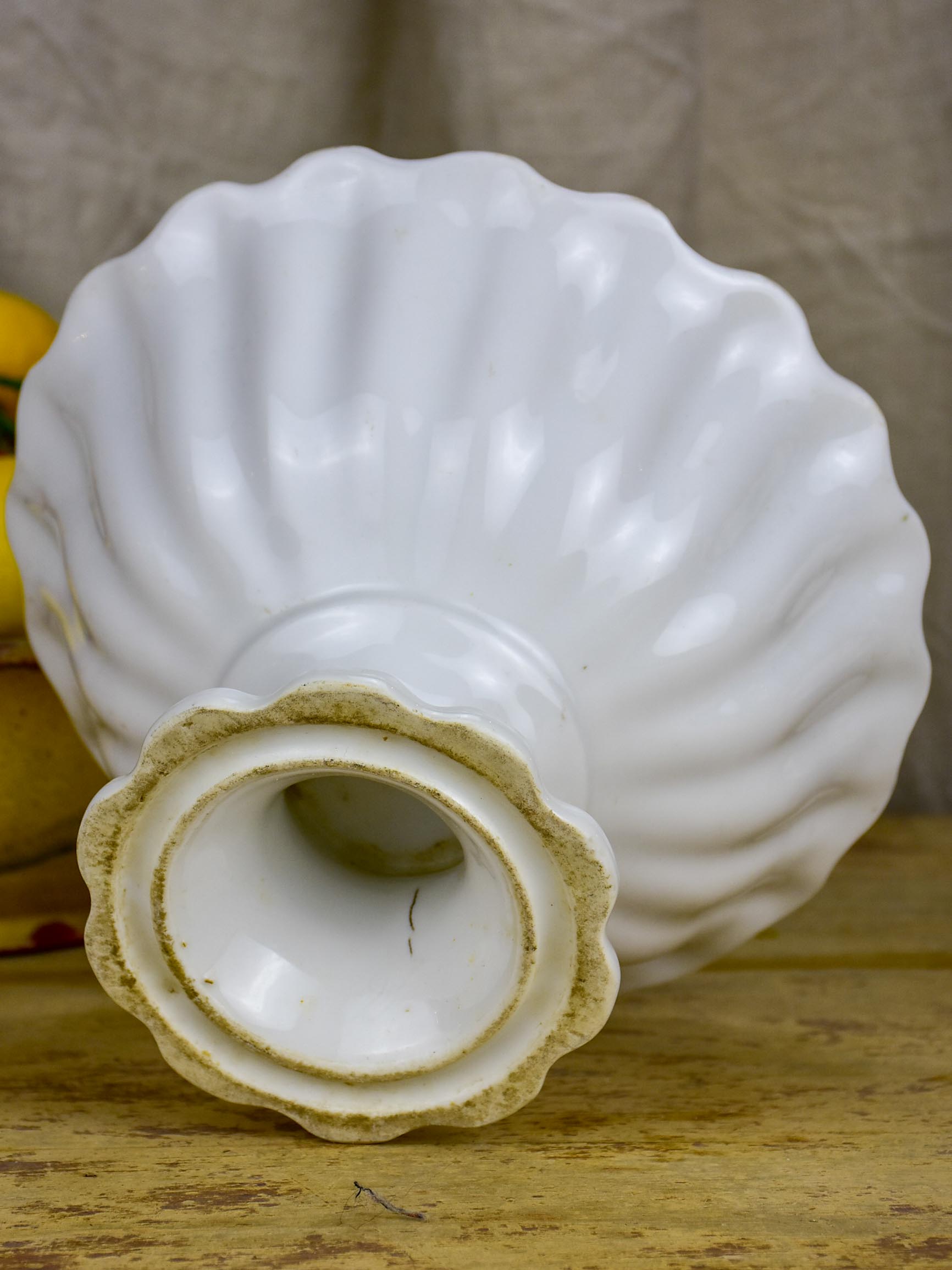 19th Century French fruit bowl on pedestal - Sarreguemine