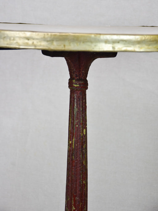 Pretty early twentieth century French bistro table with marble top and cast iron base