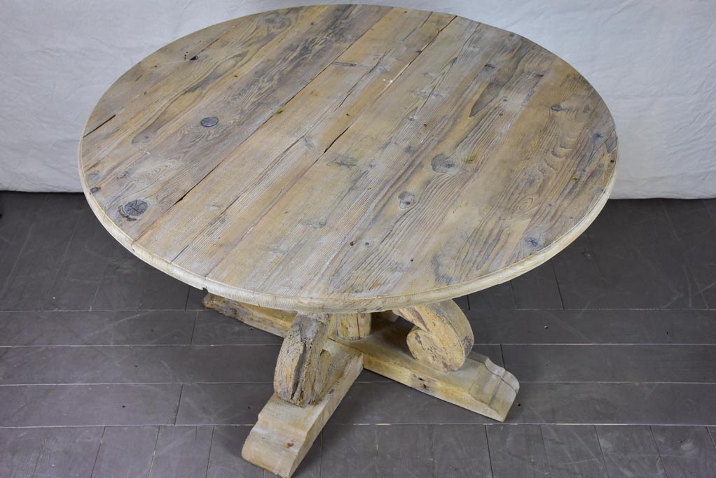 Pair of 19th Century Italian round tables 47¼" diameter