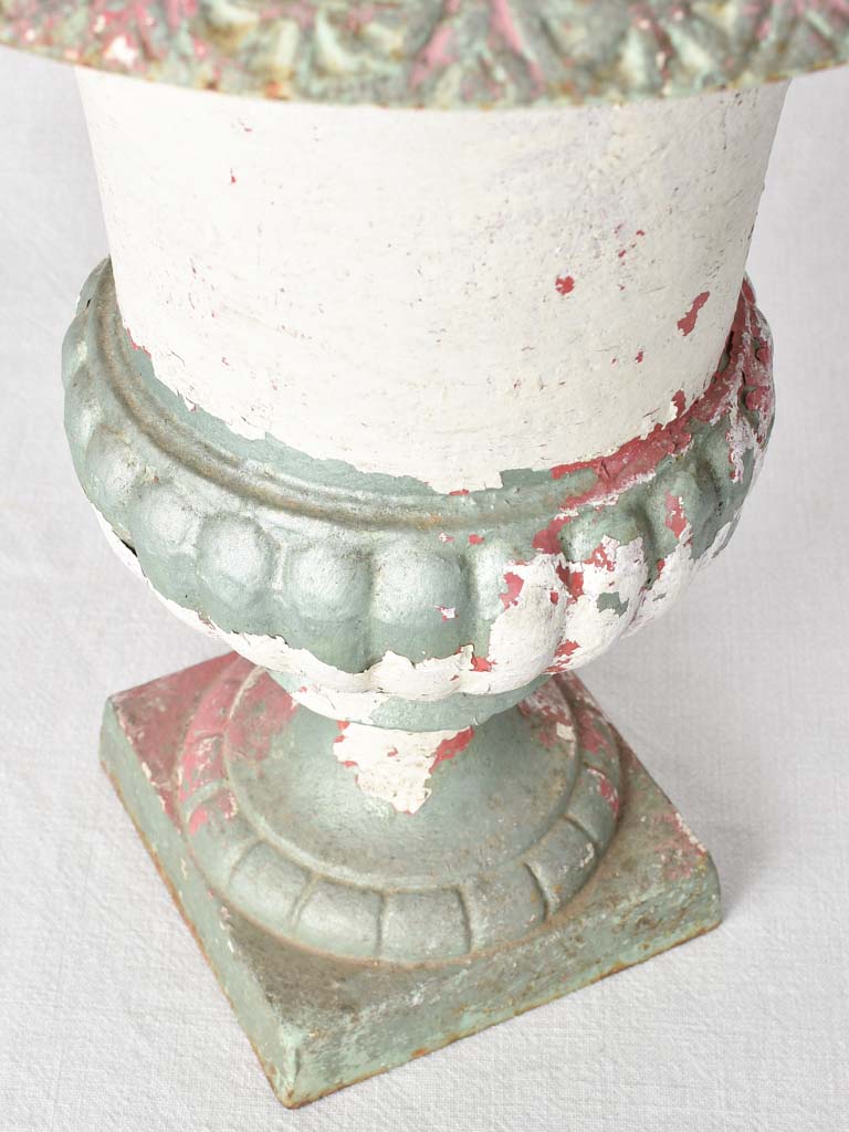 Medici urn, cast iron, 19th-century, French 17"