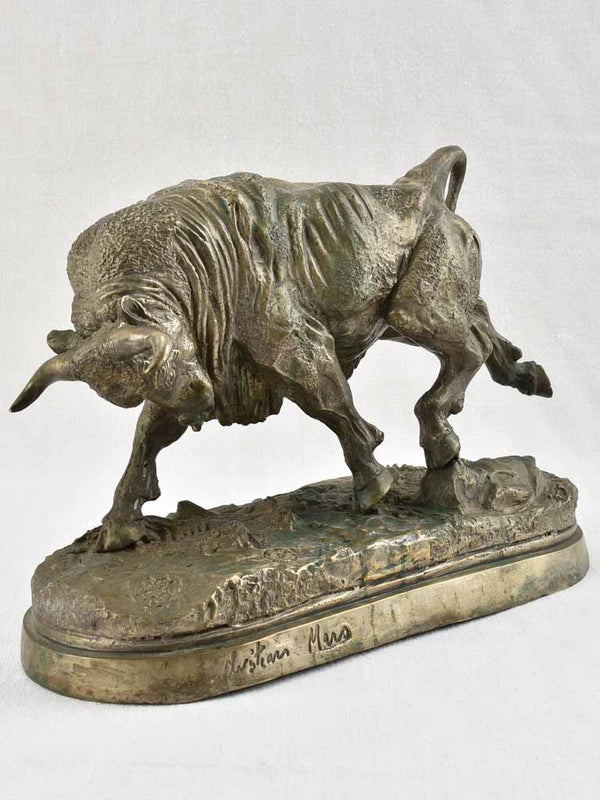 Age-consistent bronze fight bull sculpture